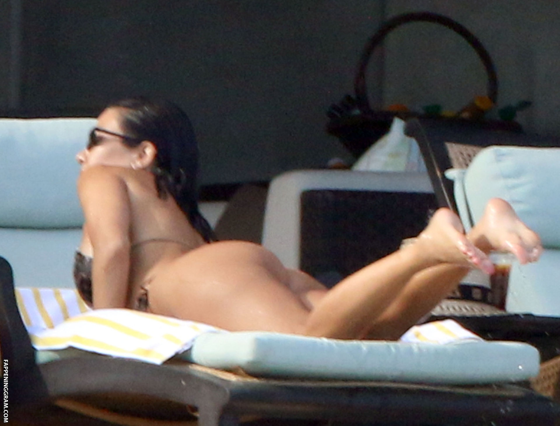 Kourtney kardashian nude photo gallery