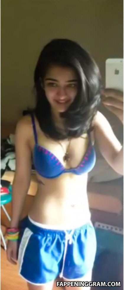 Akshara Haasan Nude