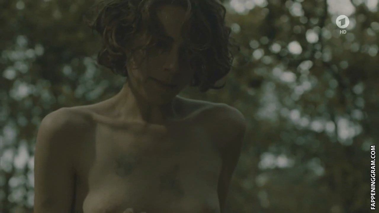 Alice Dwyer Nude