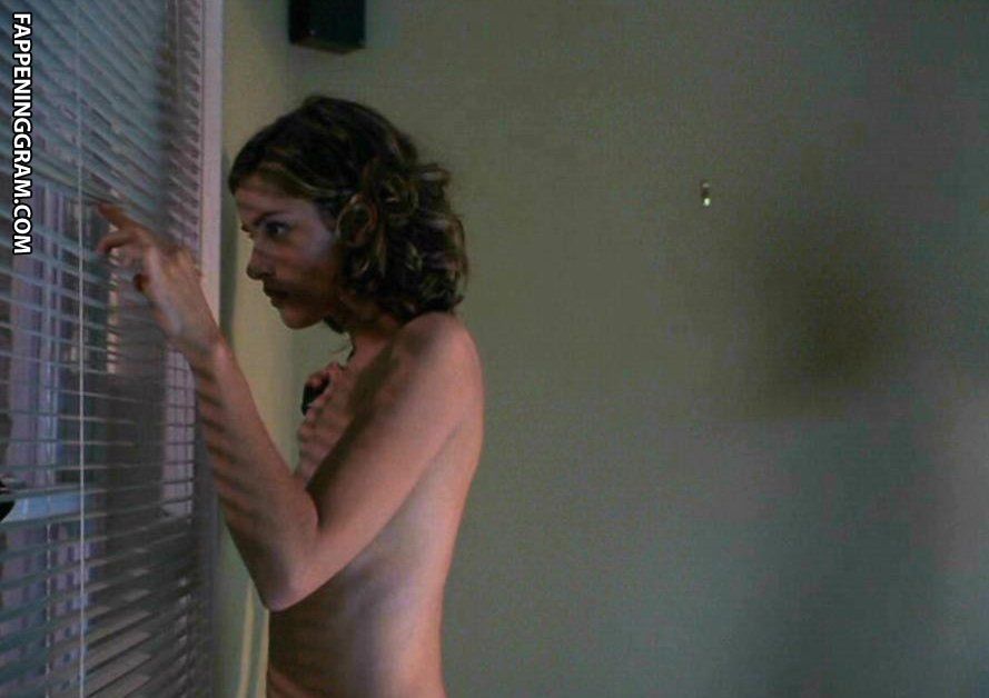 Amanda Peet Nude