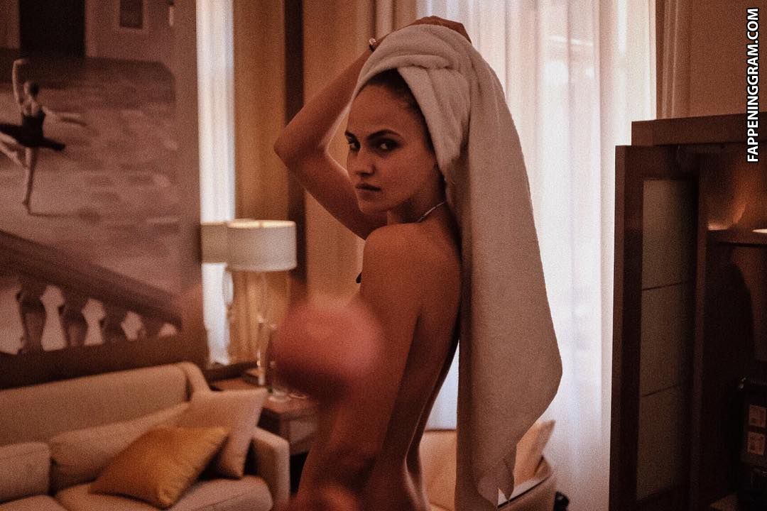 Elena Carriere Nude