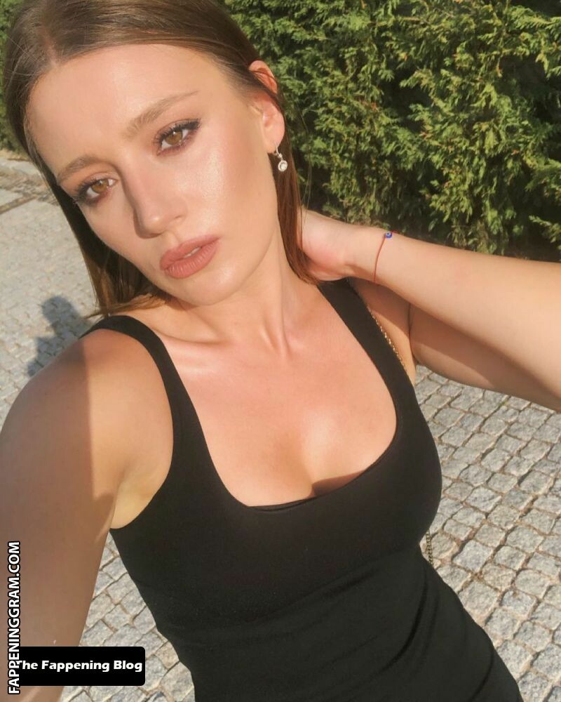 Gizem Karaca Nude The Fappening Fappeninggram