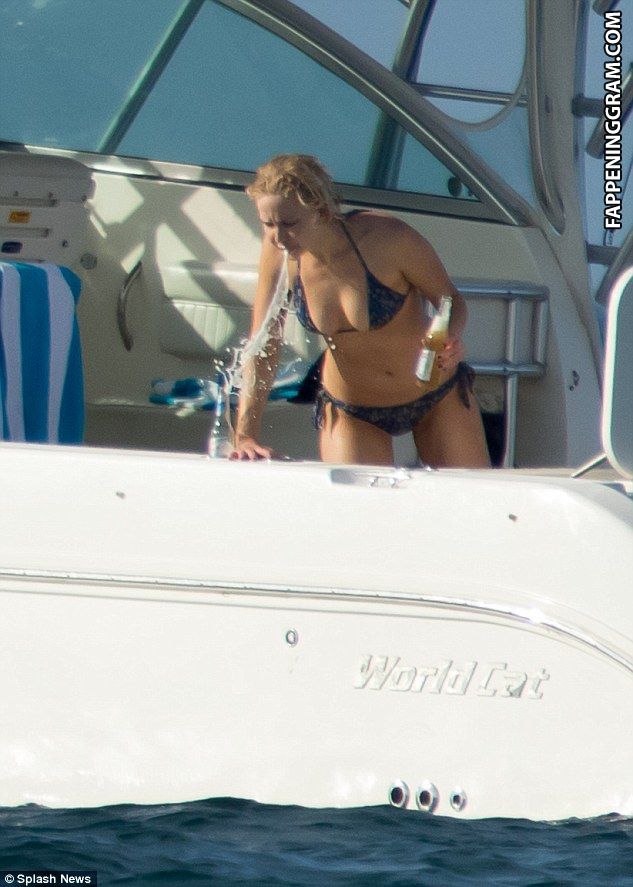 https://cdn.fappeninggram.com/photos/jennifer-lawrence/jennifer-lawrence-nude1073.jpg