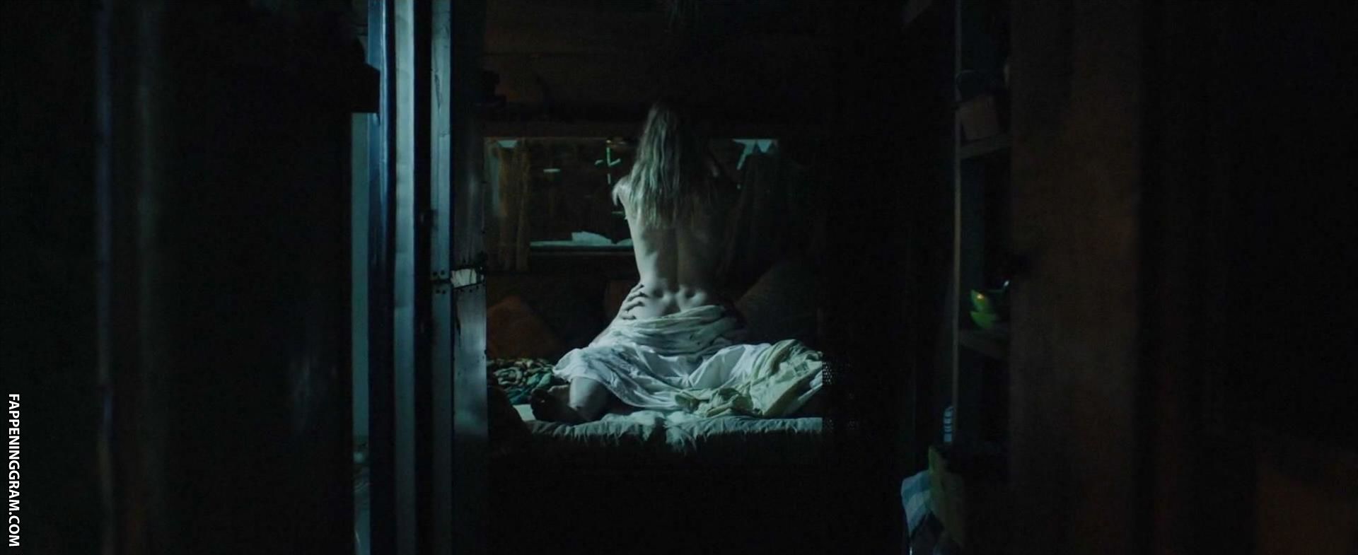 Jessica Madsen Nude.