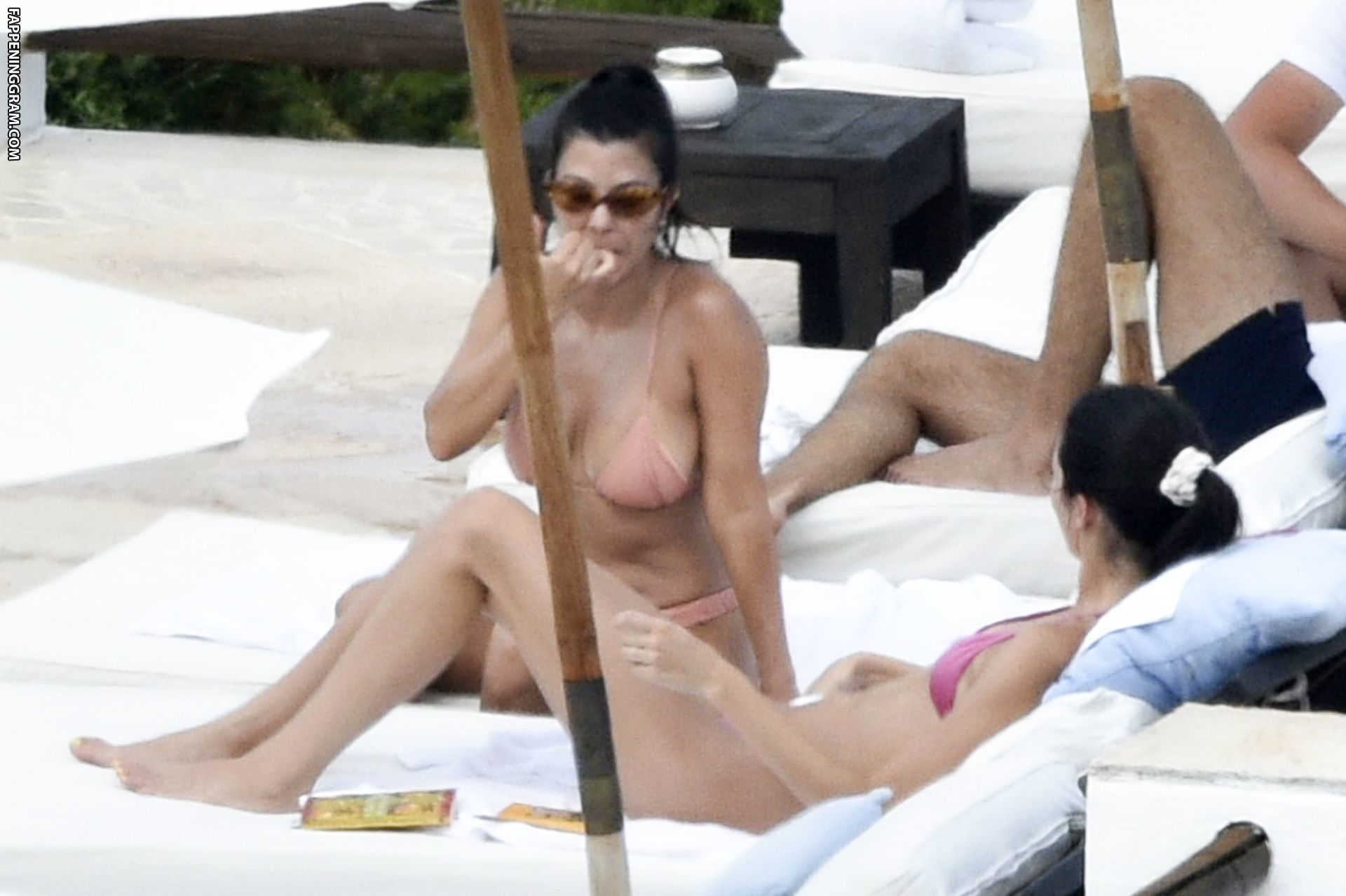 Kourtney Kardashian Nude.