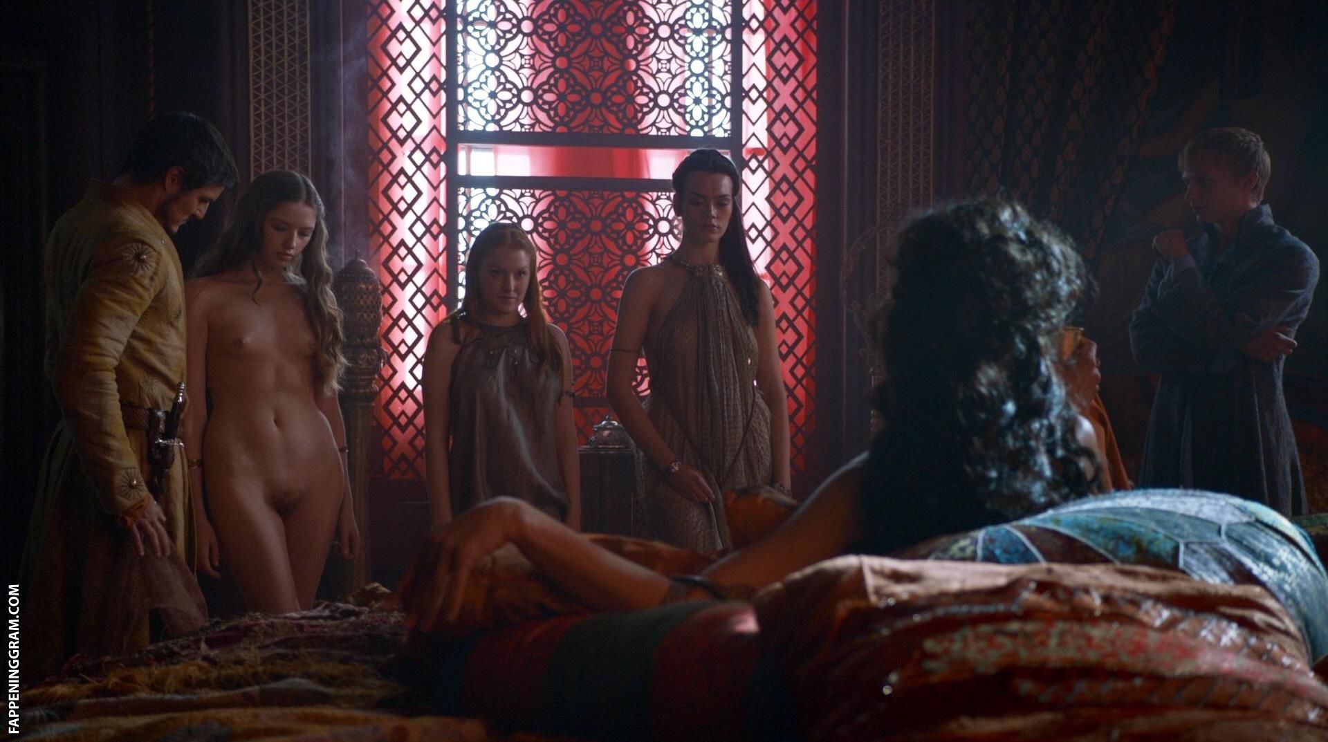 Reign nude scenes - 🧡 Двойная Пропажа - Эротические Сцены.