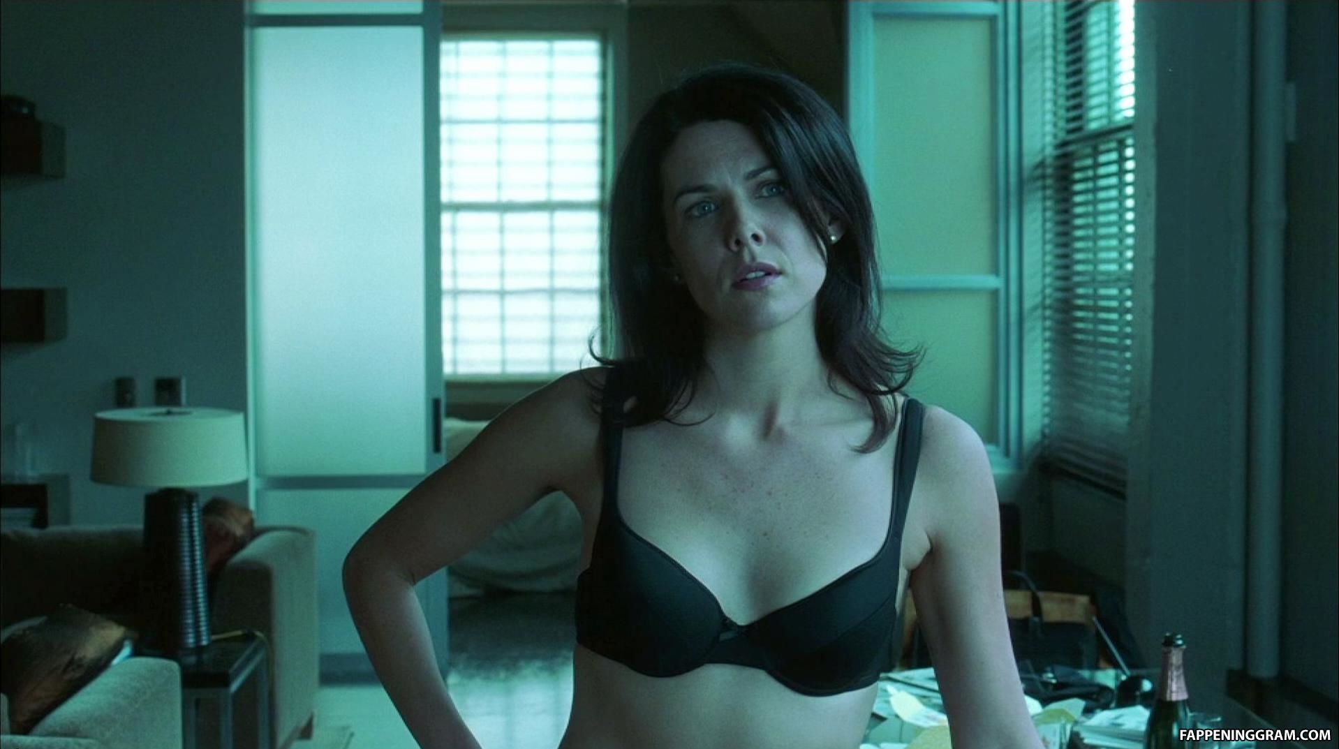 Lauren Graham Nude.