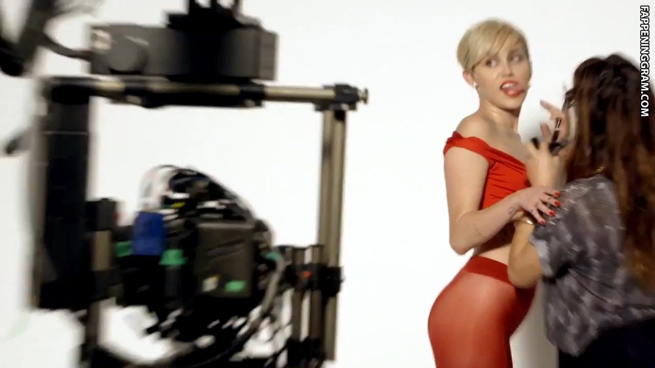 Miley Cyrus Backstage Sex
