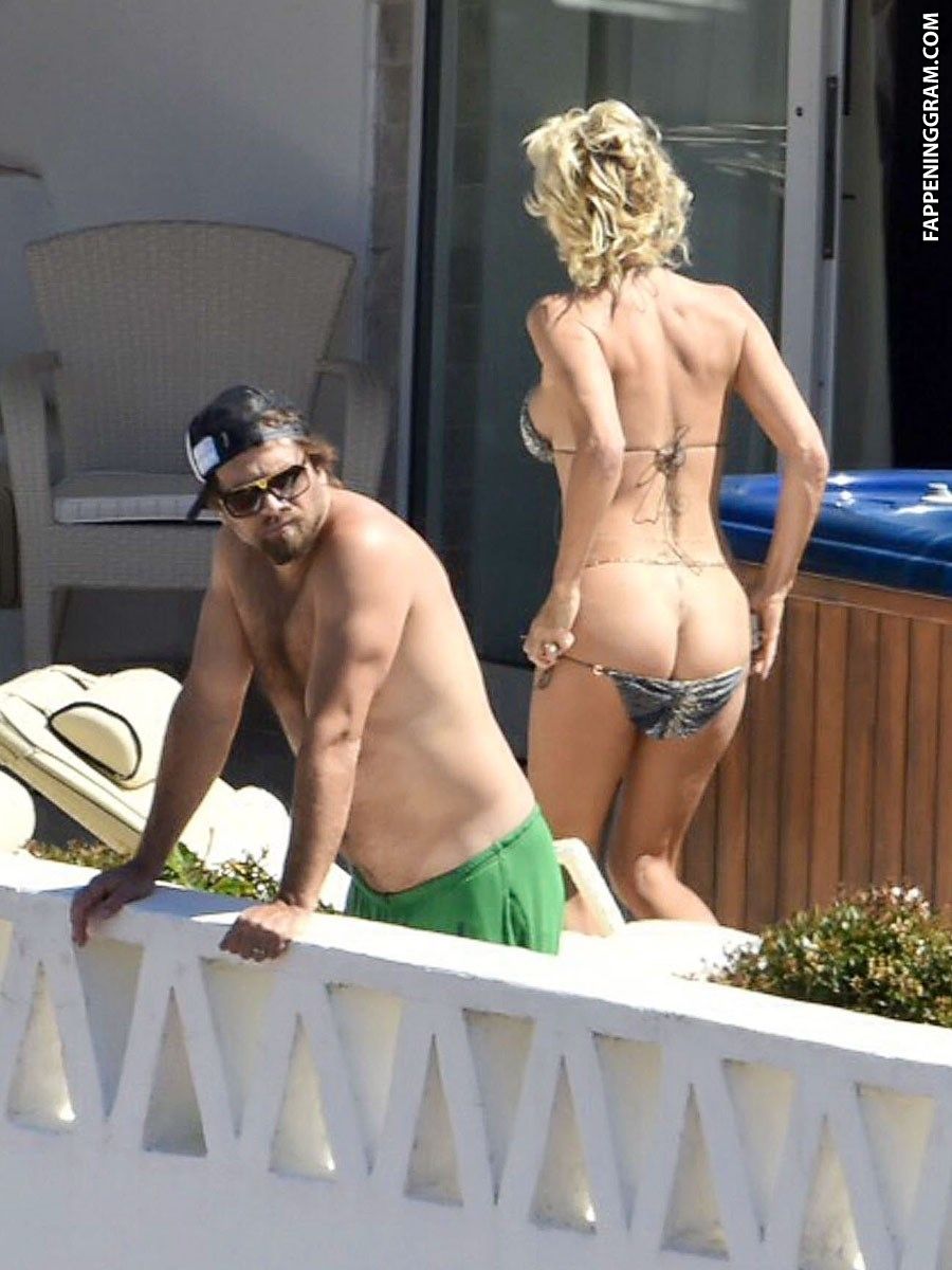 Pamela Anderson Nude.