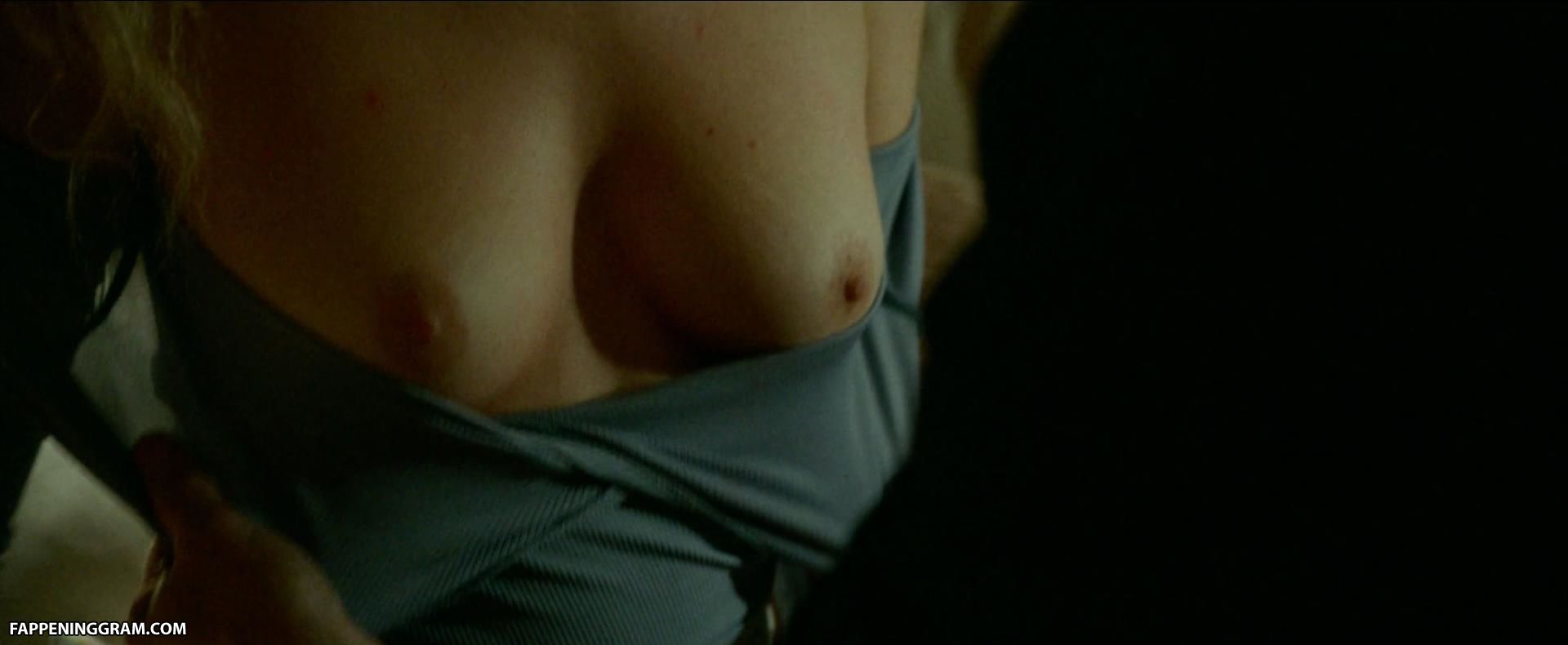 Riley Keough Nude.