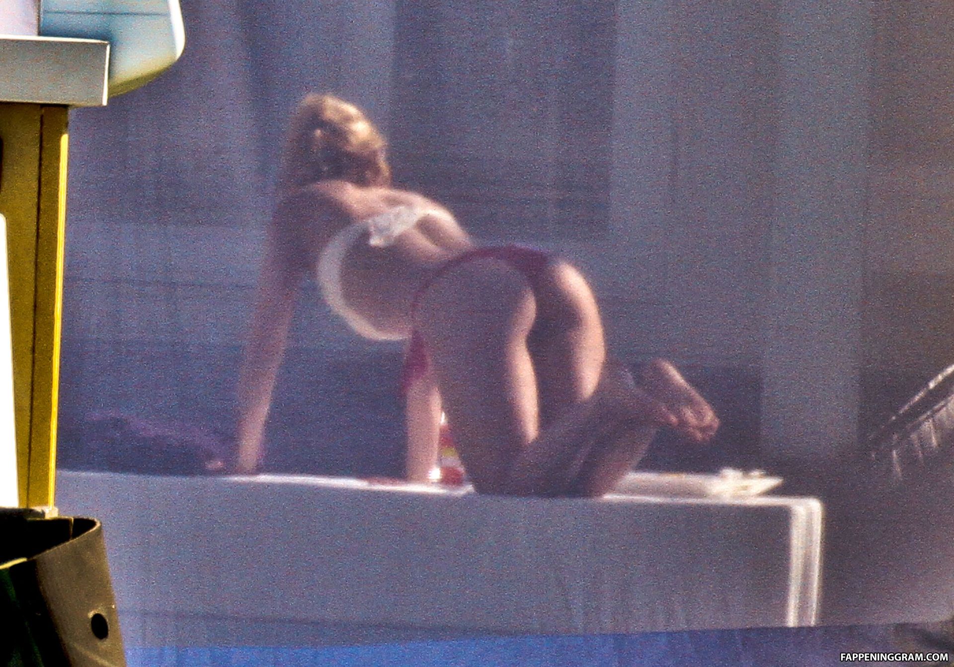 Shakira butt naked